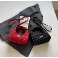 حقيبة نسائية كروس أنيقة جلدية – تصميم كلاسيكي مع حزام قابل للتعديل