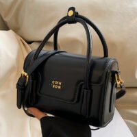 حقيبة نسائية كروس وعصرية بلون سادة وتصميم أنيق