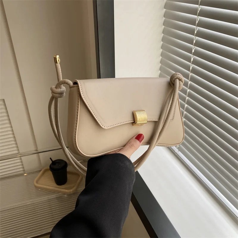 حقيبة نسائية مربعة كروس بودي بجلد ناعم – تصميم عصري - الصورة 6