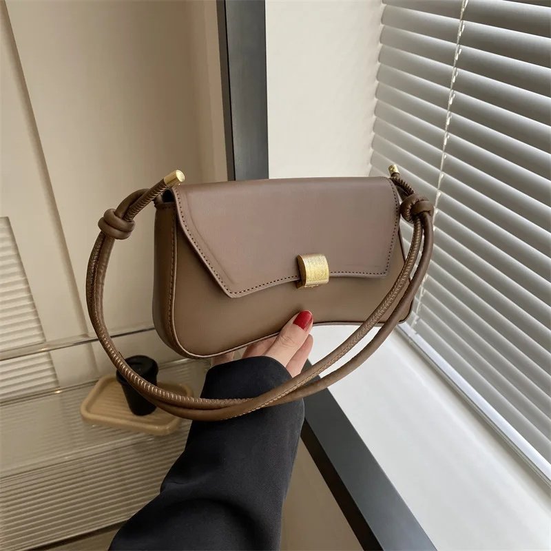 حقيبة نسائية مربعة كروس بودي بجلد ناعم – تصميم عصري - الصورة 4