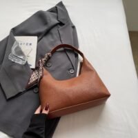 حقيبة نسائية كتف وكروس بسعة كبيرة وعالية الجودة