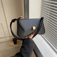 حقيبة نسائية مربعة كروس بودي بجلد ناعم – تصميم عصري