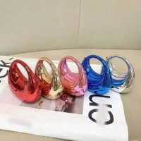 حقيبة من الأكريليك شكل هلال